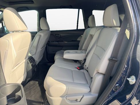 Used 2023 Honda Passport EX-L image 16