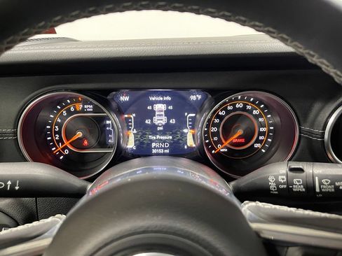Used 2019 Jeep Wrangler Unlimited Sahara AWD/4WD image 32