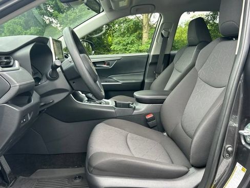 Used 2025 Toyota RAV4 XLE AWD/4WD image 17
