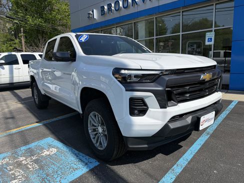 New 2025 Chevrolet Colorado LT w/ LT Convenience Package AWD/4WD image 1