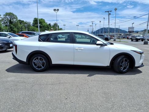 Used 2025 Kia K4 FWD image 3
