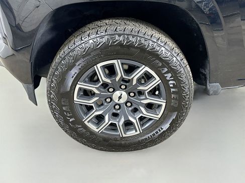 Used 2023 Chevrolet Colorado Z71 w/ Z71 Convenience Package 2 image 8