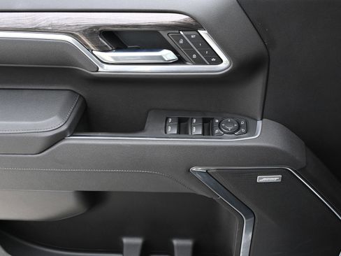 Used 2025 Chevrolet Silverado 1500 LTZ image 25