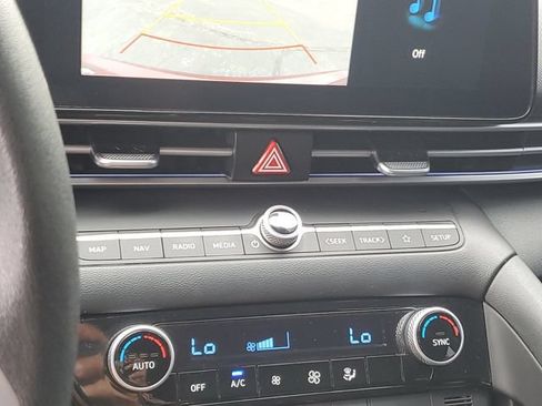 Certified 2024 Hyundai Elantra SEL FWD image 27