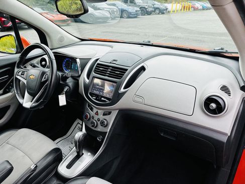 Used 2015 Chevrolet Trax LT w/ LT Sun and Sound Package image 28