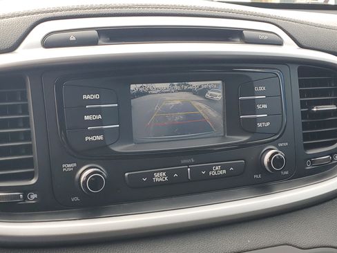 Used 2017 Kia Sorento LX image 21