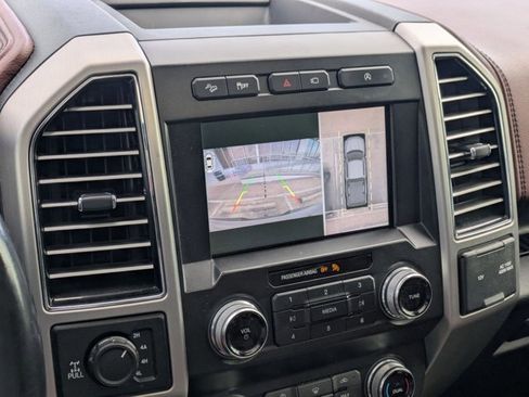 Used 2019 Ford F150 Platinum w/ Equipment Group 701A Luxury AWD/4WD image 12