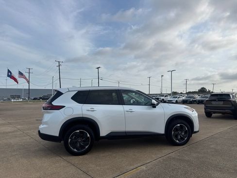 Used 2024 Nissan Rogue SV AWD/4WD image 22