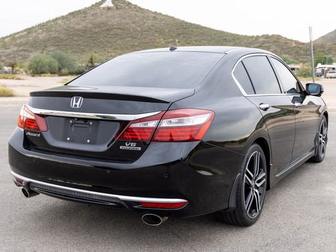 Used 2016 Honda Accord Touring image 6