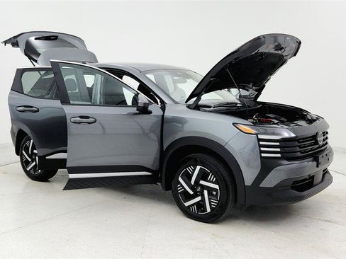 Used 2025 Nissan Kicks SV FWD image 31