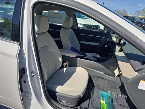 New 2025 Hyundai Sonata SEL image 23