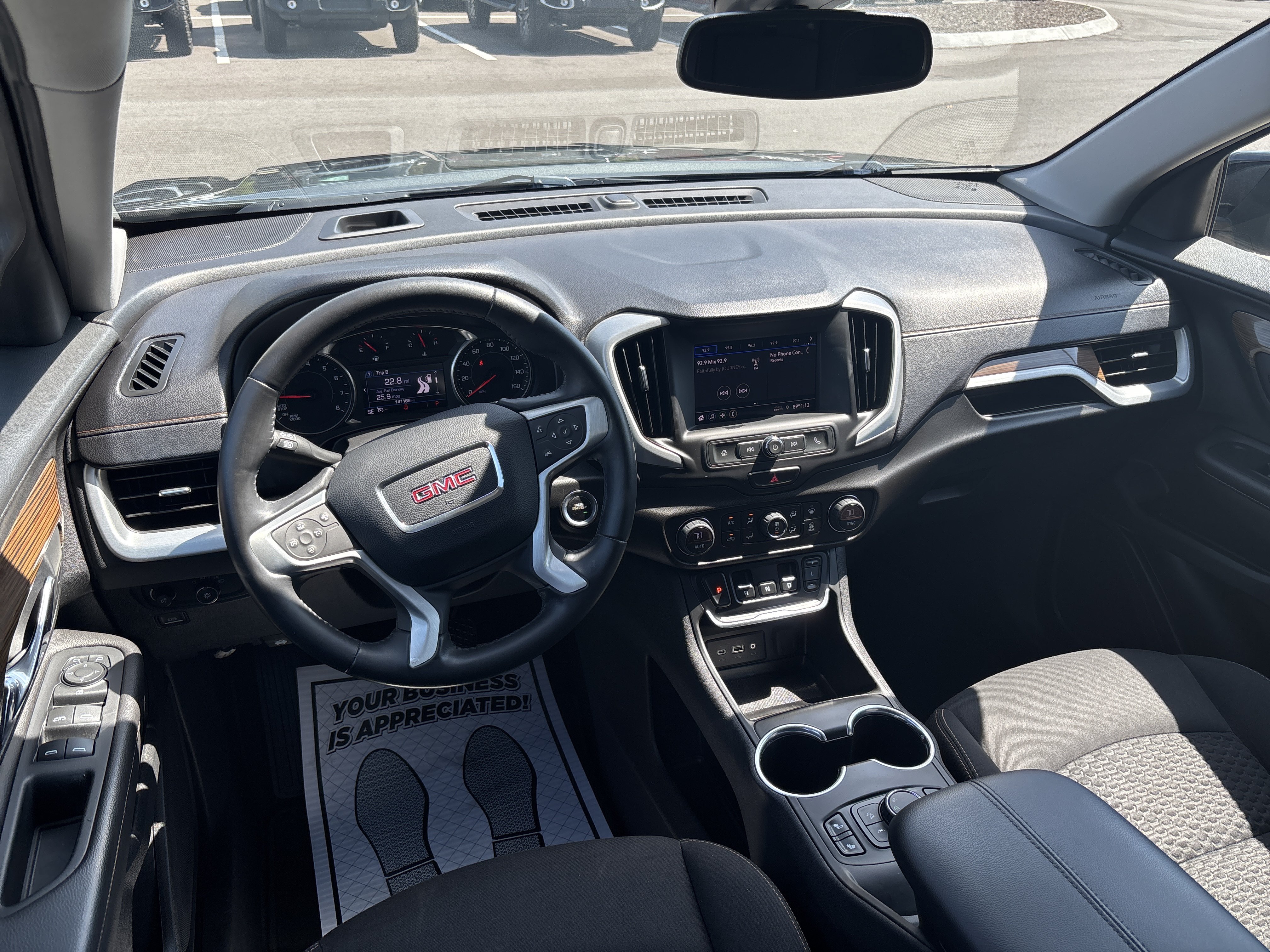 Used 2020 GMC Terrain SLE w/ Driver Convenience Package FWD image 9