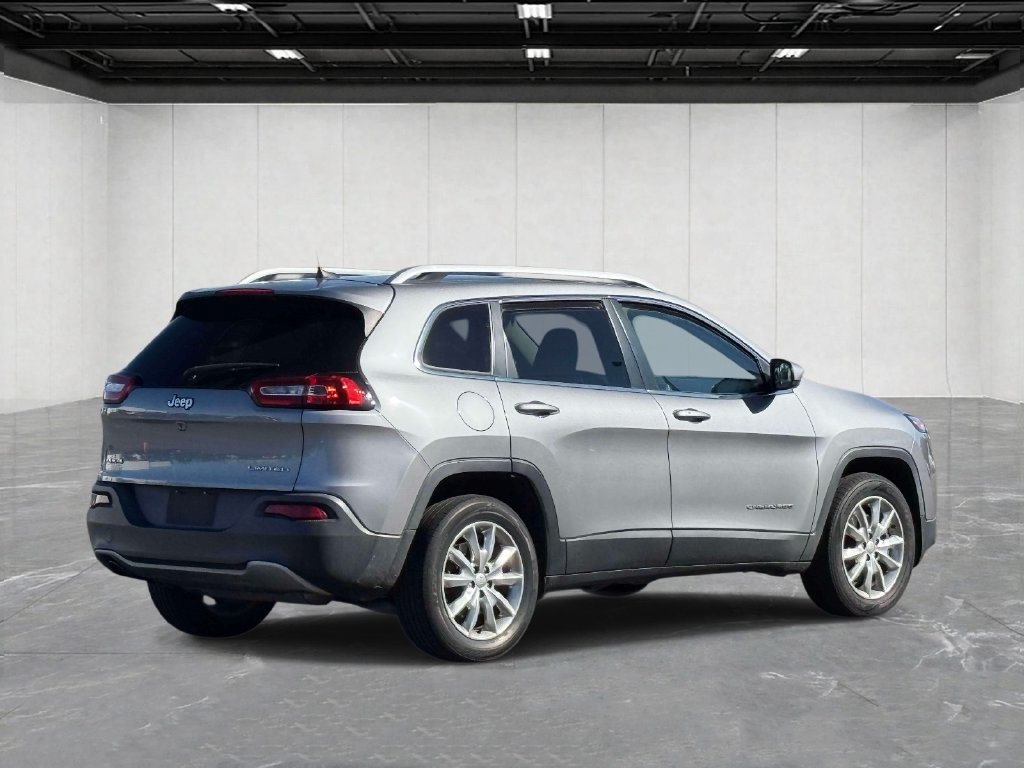 Used 2017 Jeep Cherokee Limited AWD/4WD image 3