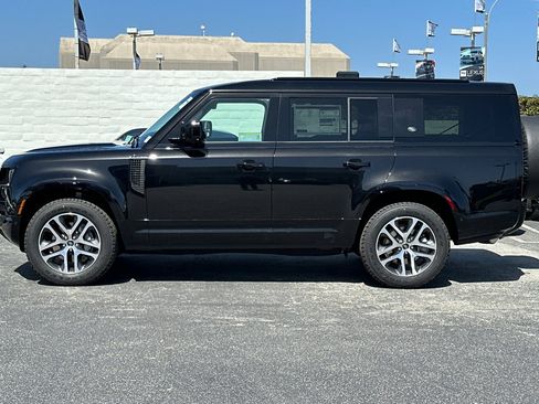 New 2024 Land Rover Defender 130 X-Dynamic SE image 2