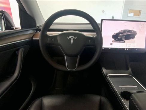 Used 2024 Tesla Model Y Long Range image 13