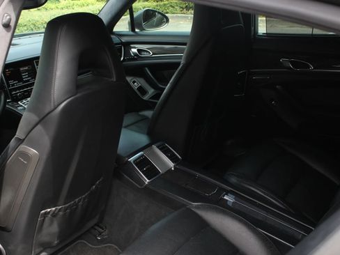 Used 2013 Porsche Panamera GTS image 32
