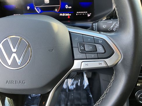 Used 2024 Volkswagen Taos SE image 21