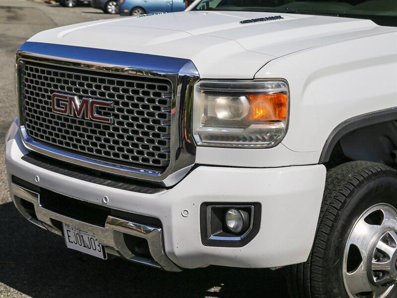 Used 2015 GMC Sierra 3500 Denali w/ Duramax Plus Package AWD/4WD image 9