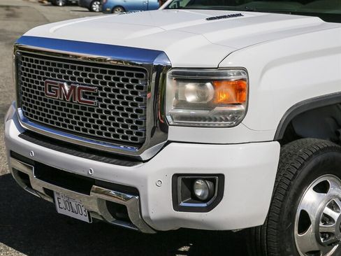 Used 2015 GMC Sierra 3500 Denali w/ Duramax Plus Package AWD/4WD image 9