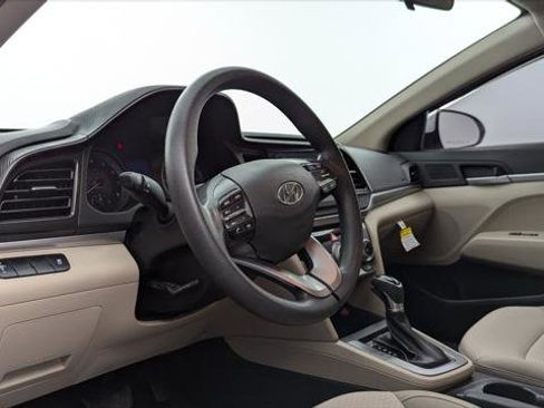 Used 2019 Hyundai Elantra SE image 23