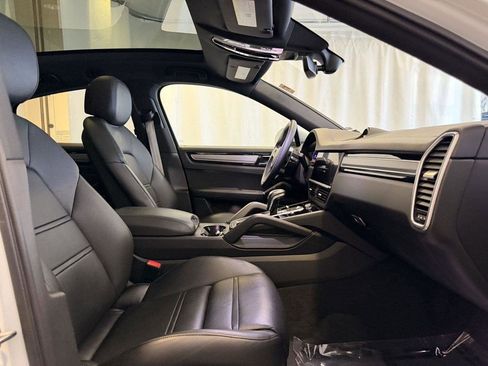 Used 2023 Porsche Cayenne Platinum Edition AWD/4WD image 15