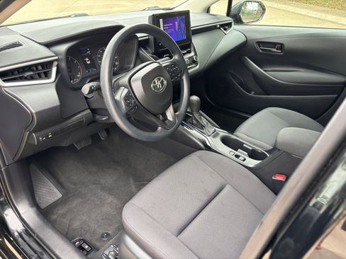 Used 2025 Toyota Corolla LE image 8