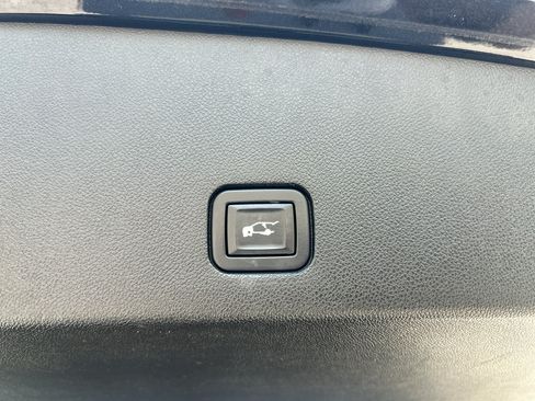 Used 2022 Cadillac XT6 Premium Luxury FWD image 11