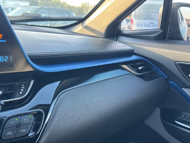 Used 2019 Toyota C-HR XLE FWD image 35