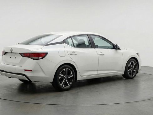 Used 2025 Nissan Sentra SV FWD image 9