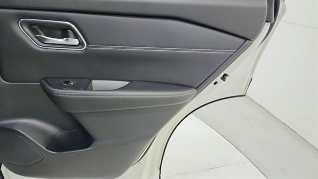 Certified 2024 Nissan Rogue Platinum w/ Platinum Premium Package FWD image 35