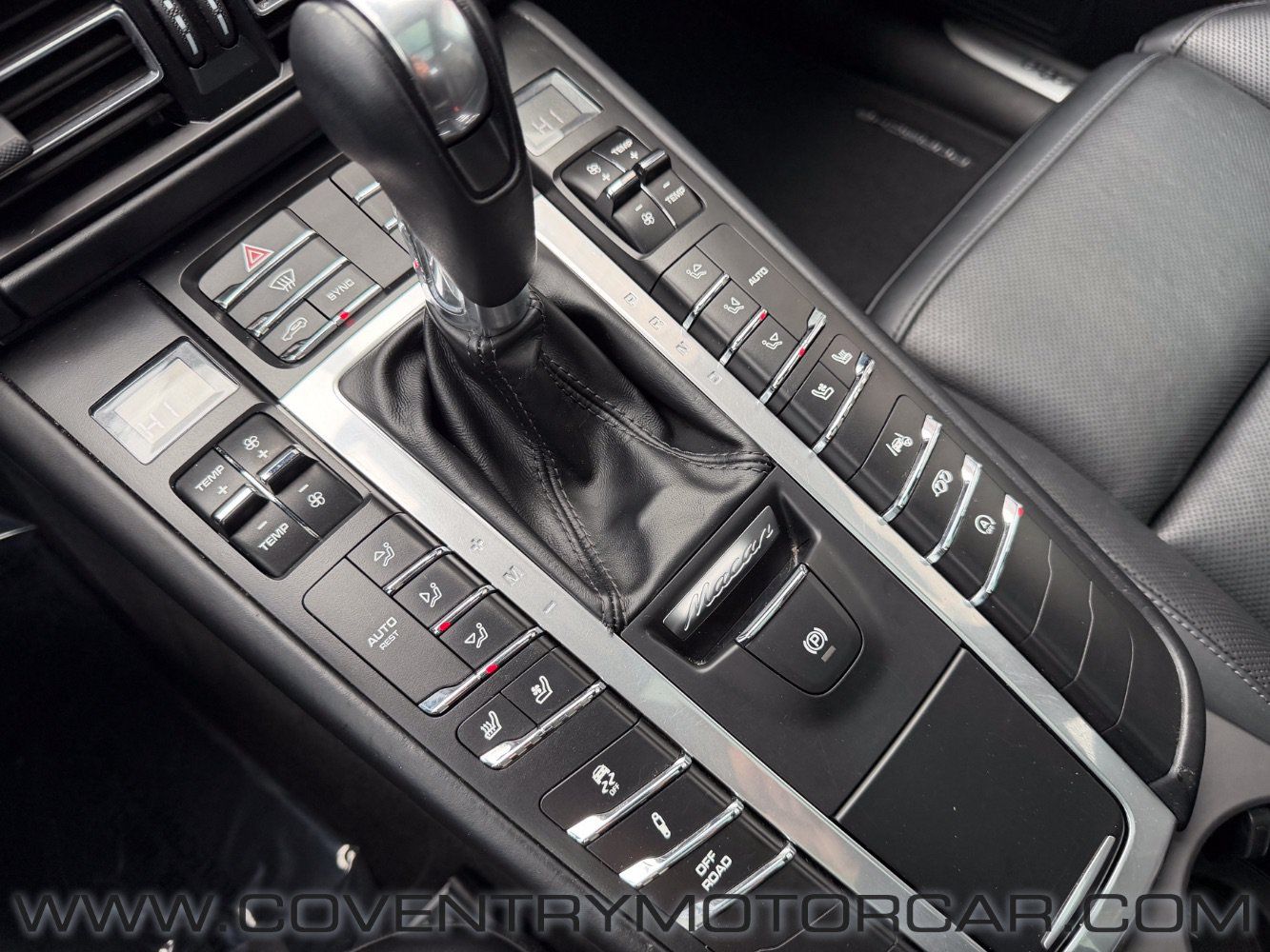 Used 2020 Porsche Macan Turbo AWD/4WD image 32