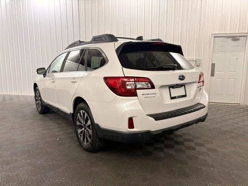 Used 2017 Subaru Outback 3.6R Limited AWD/4WD image 3