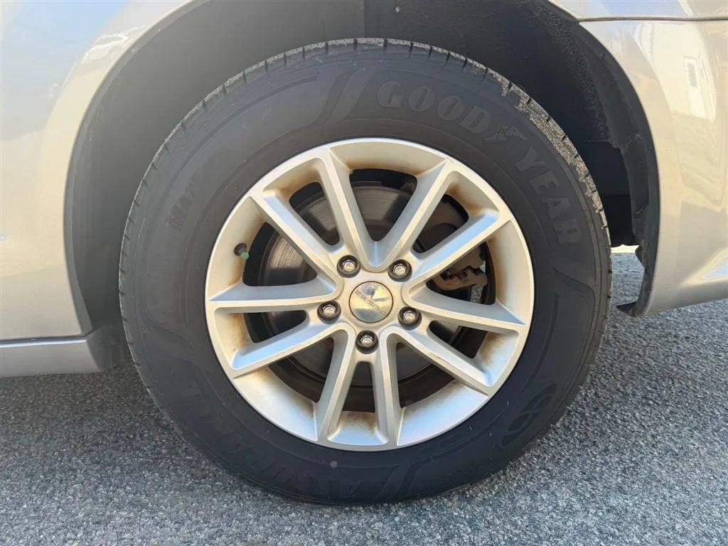 Used 2016 Dodge Grand Caravan SXT w/ UConnect Hands-Free Group FWD image 40