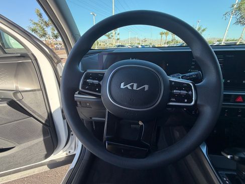 Used 2025 Kia Sorento LX FWD image 19