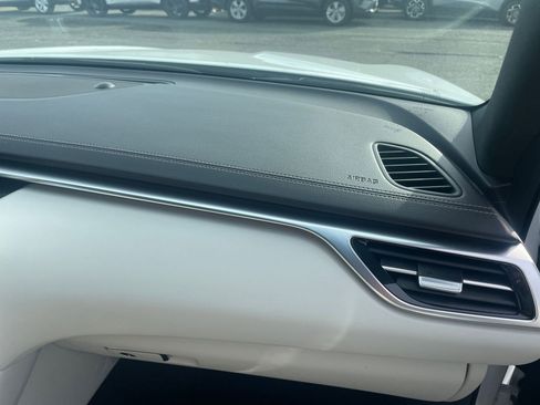 Used 2025 Genesis G70 2.5T image 35