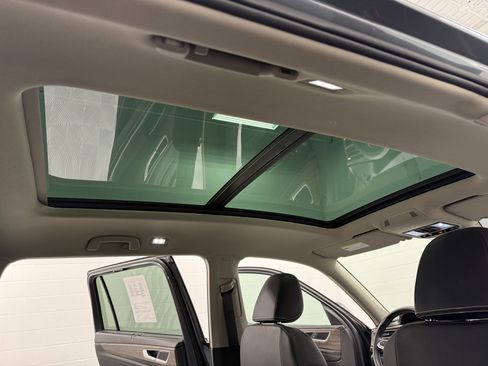 Used 2025 Volkswagen Atlas SEL image 34