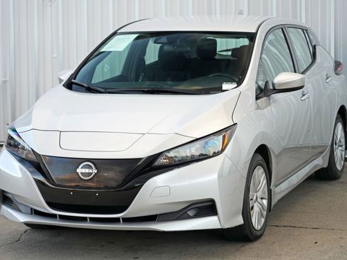 Used 2025 Nissan Leaf S image 41