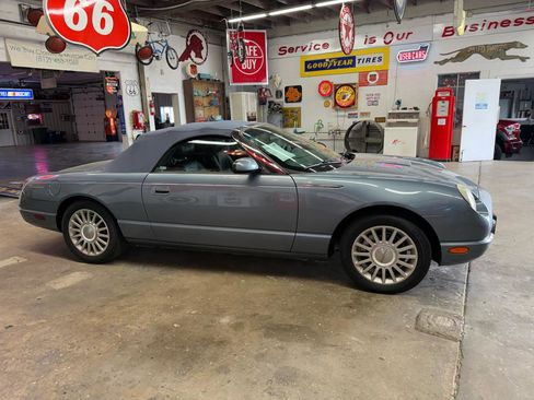 Used 2005 Ford Thunderbird RWD image 6