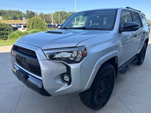 Used 2021 Toyota 4Runner Venture w/ Moonroof Package AWD/4WD image 3