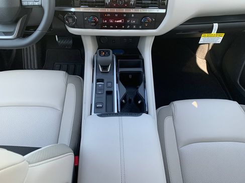New 2026 Nissan Pathfinder SL w/ SL Premium Package FWD image 16