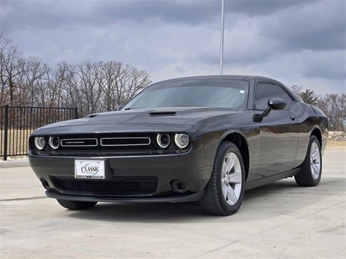 Used 2023 Dodge Challenger SXT image 4