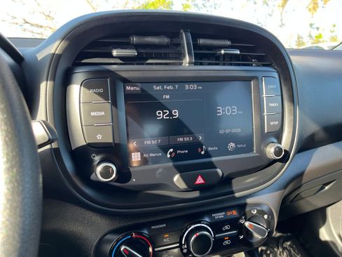 Used 2025 Kia Soul LX w/ LX Technology Package image 20