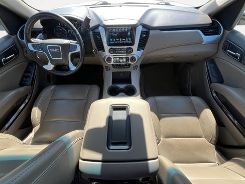Used 2019 GMC Yukon XL SLT w/ Open Road Package image 3