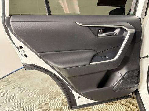 Used 2020 Toyota RAV4 XLE Premium image 23