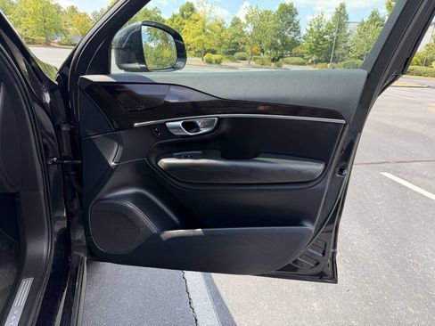 Used 2019 Volvo XC90 T5 Momentum FWD image 17