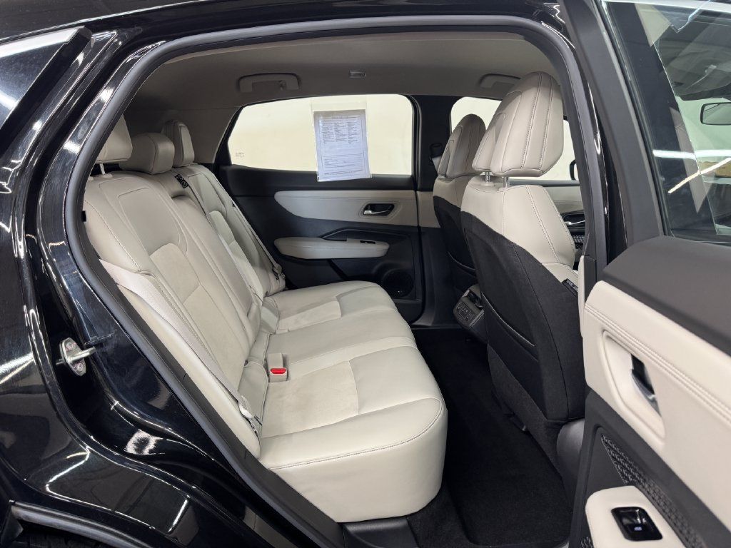 Used 2023 Nissan Ariya FWD image 26