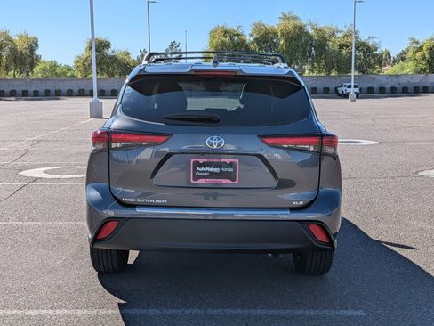 Used 2023 Toyota Highlander XLE image 6