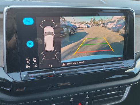 Used 2024 Volkswagen Atlas SE image 11