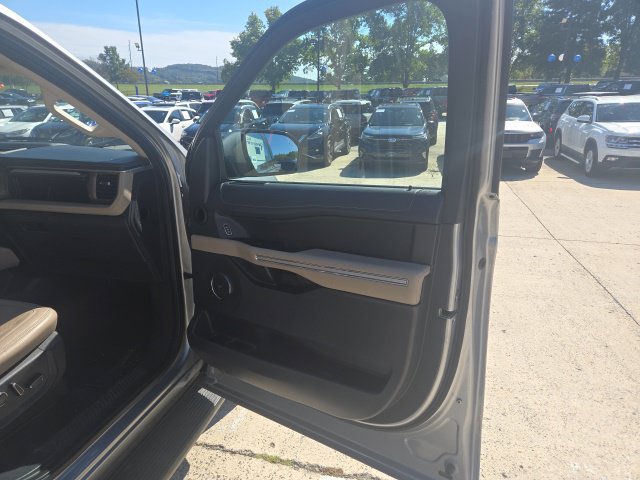 Used 2024 Ford Expedition Max Limited AWD/4WD image 35