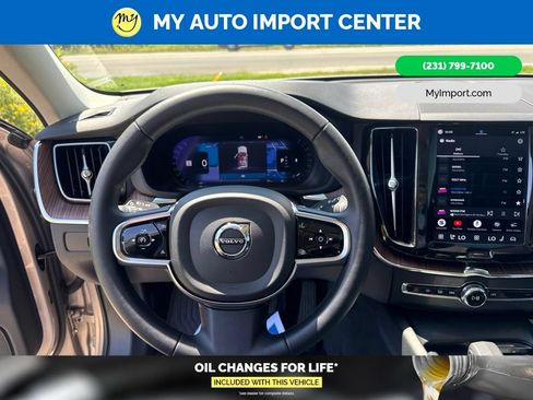Used 2023 Volvo XC60 B5 Plus AWD/4WD image 16